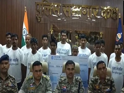 18 naxal surrender in sukma