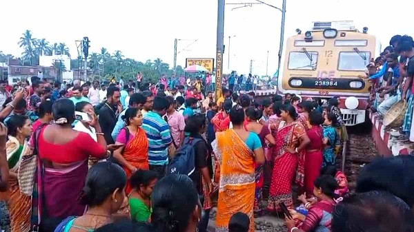 Passengers block train on Sealdah South branch