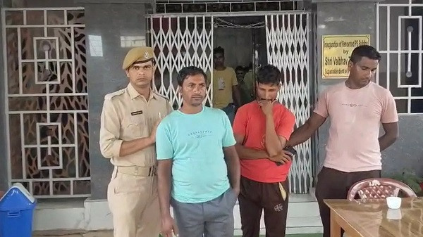 Two youths caught by police in Bankura while trying to sell fake Rs. 500 notes