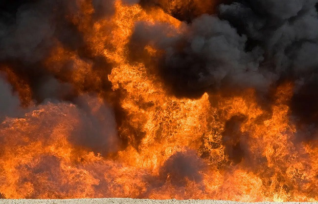 Devastating fire in Khidirpur market
