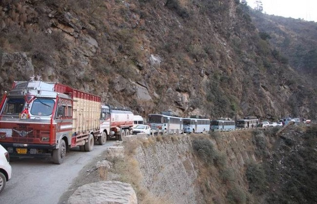 Jammu-Srinagar National Highway traffic
