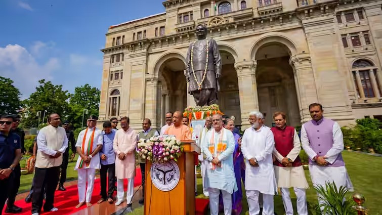 Uttar Pradesh CM Yogi pays floral tribute to Atal Bihari Vajpayee