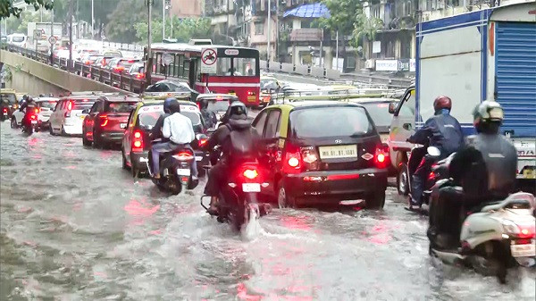 Heavy rains disrupt daily life in Mumbai