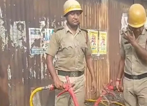 6 shops gutted in fire in Tarakeswar, traders injured