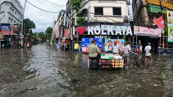 Vast areas of Kolkata are still under water