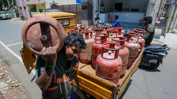 19 kg LPG cylinder prices slashed by ₹51.50