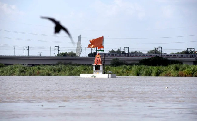 Yamuna Crosses Danger Mark In Delhi