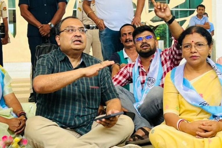 Trinamool delegation on dharna at Tripura airport.