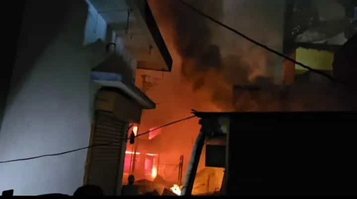 40 shops gutted in south kolkata market fire