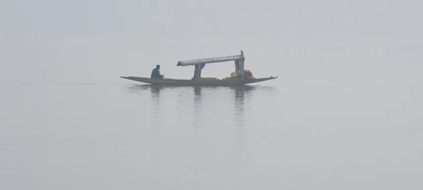 Cold wave grips Kashmir, Srinagar